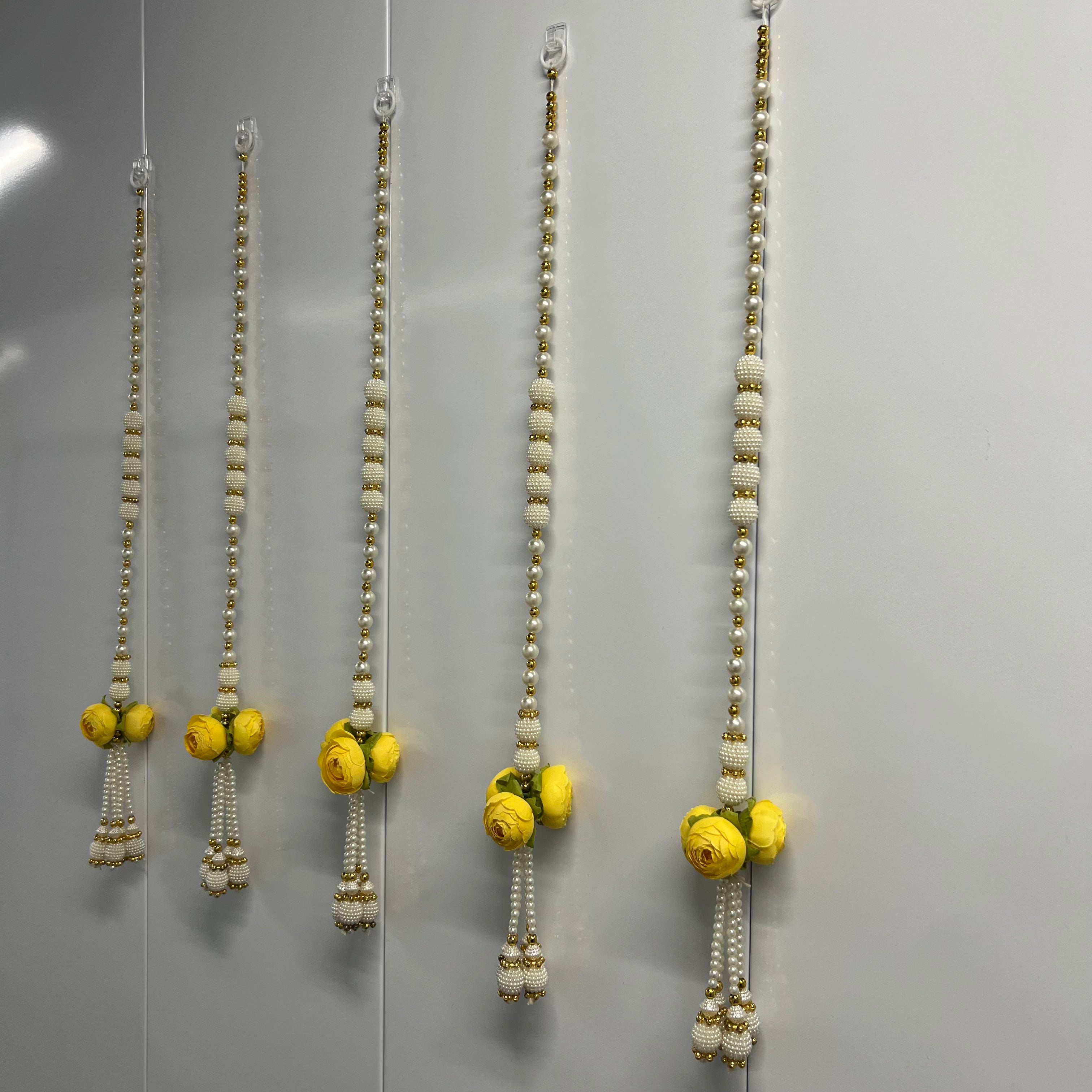 Bouquet de pivoines de 60 cm avec guirlande de perles - Jaune