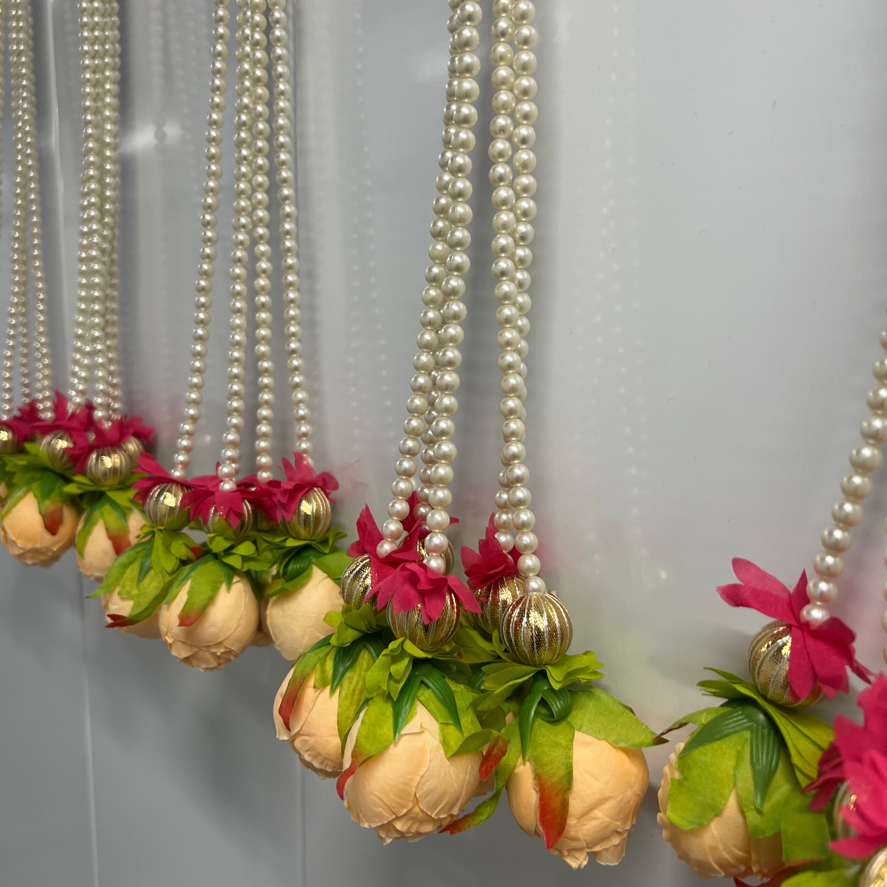 Guirlandes de pivoines en perles de 45 cm - Pêche