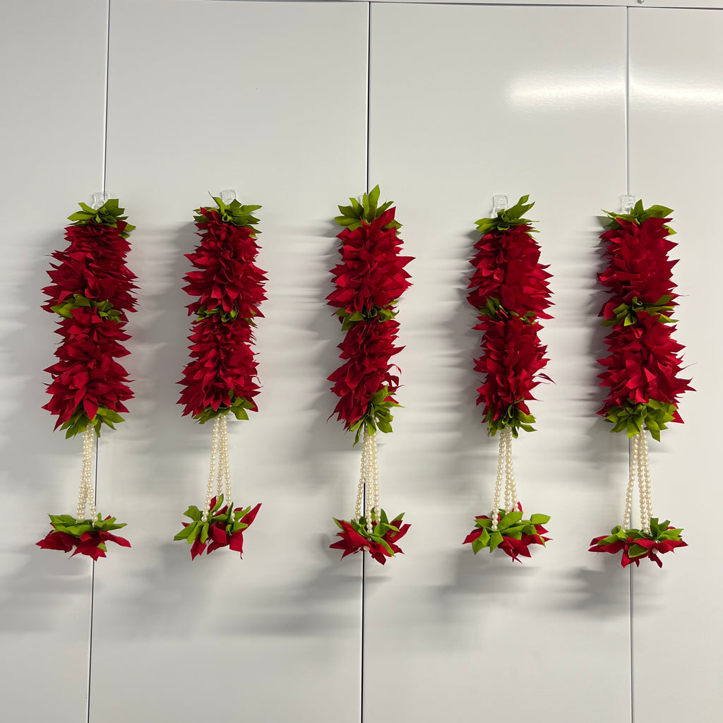 Petites fleurs en tissu de 38 cm avec guirlande de perles - Rouge