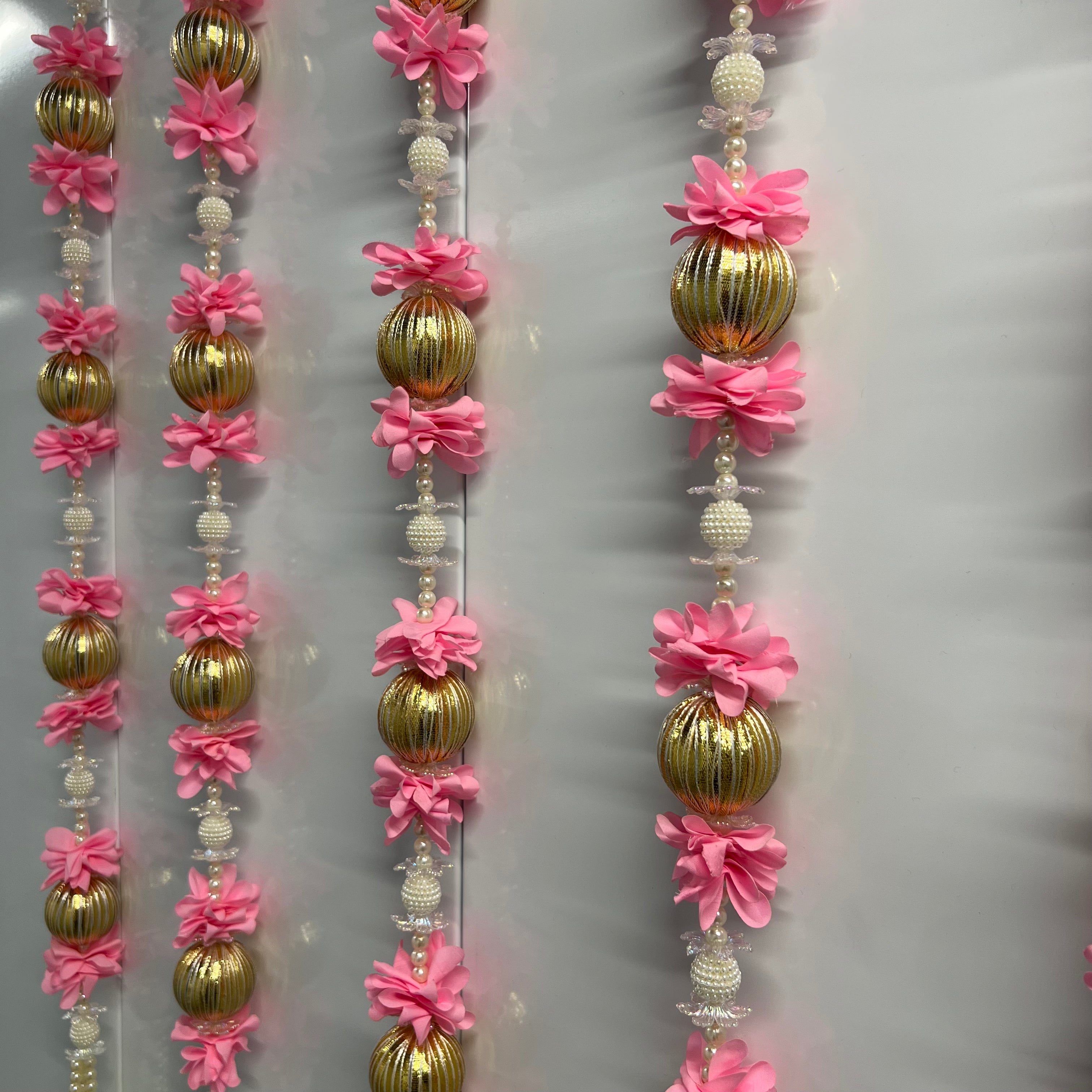 Guirlande de 3 pieds (4 pièces) avec grosses boules Gota et fleurs - Rose