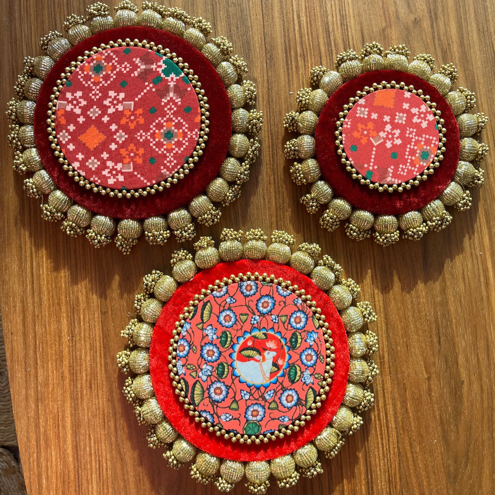 Set de 3 Napperons Ronds Réversibles – Rouge/Vache Nandi Patola