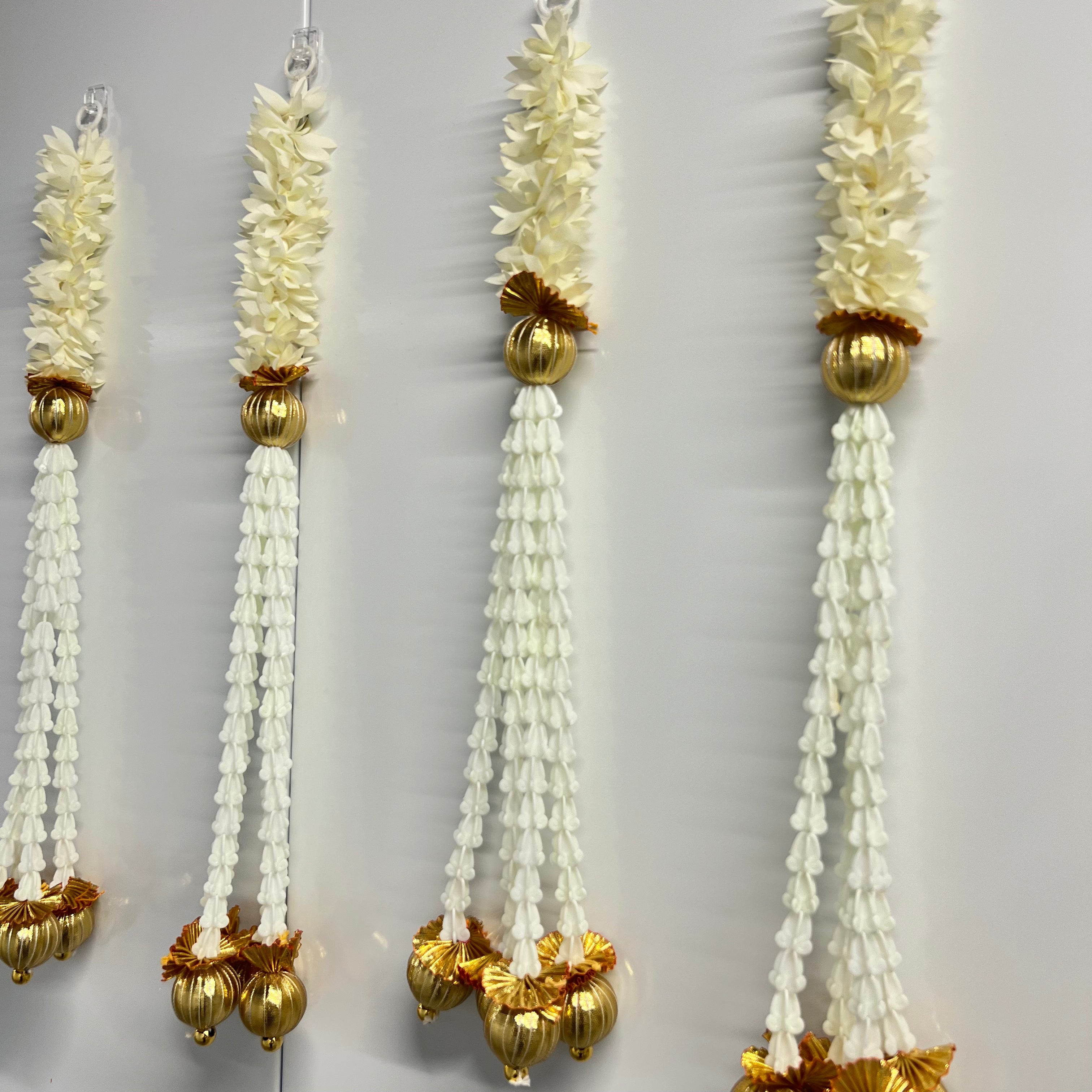 Fleur en tissu de 45,72 cm et perle pyramidale blanche à suspendre
