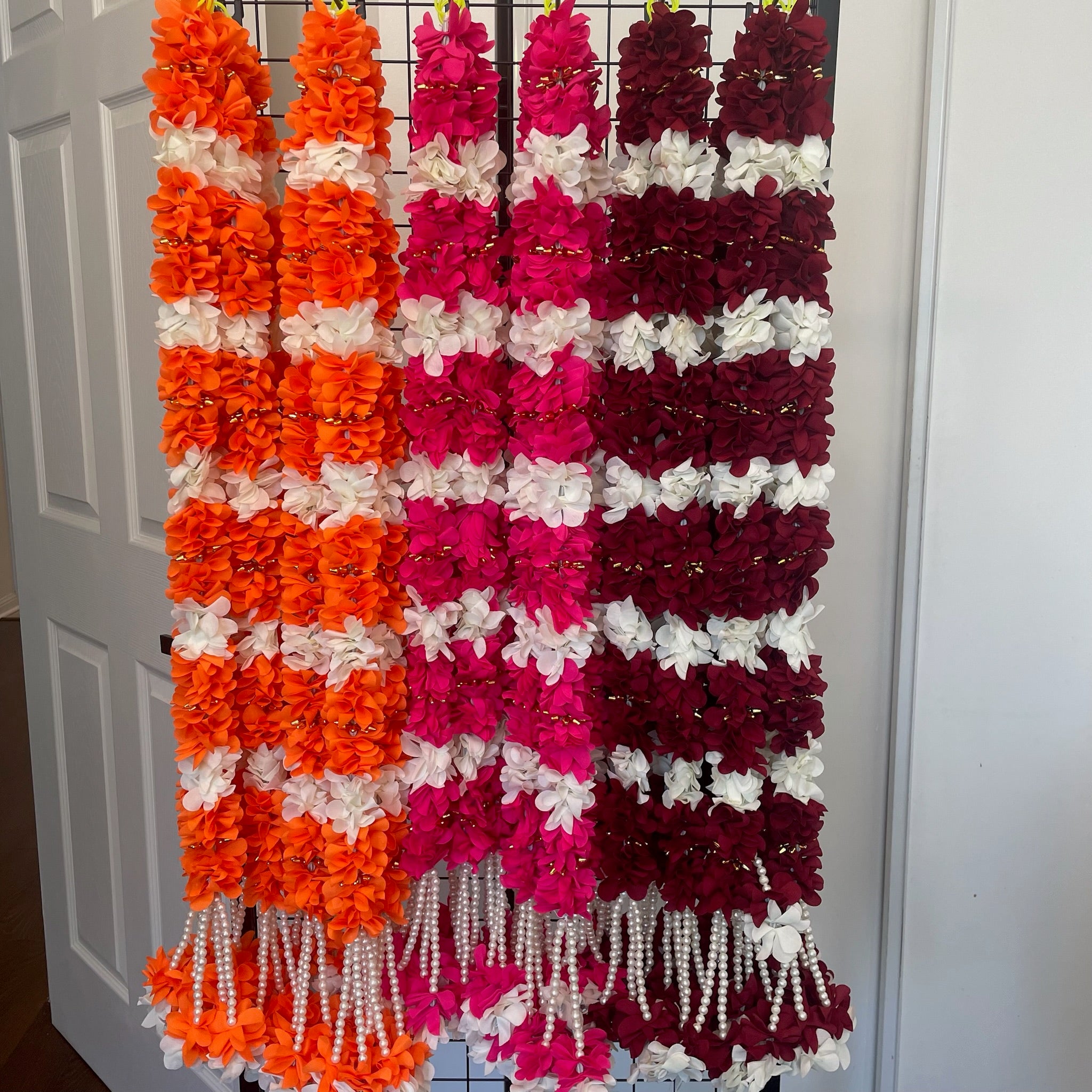 3ft white+color with pearl hanging