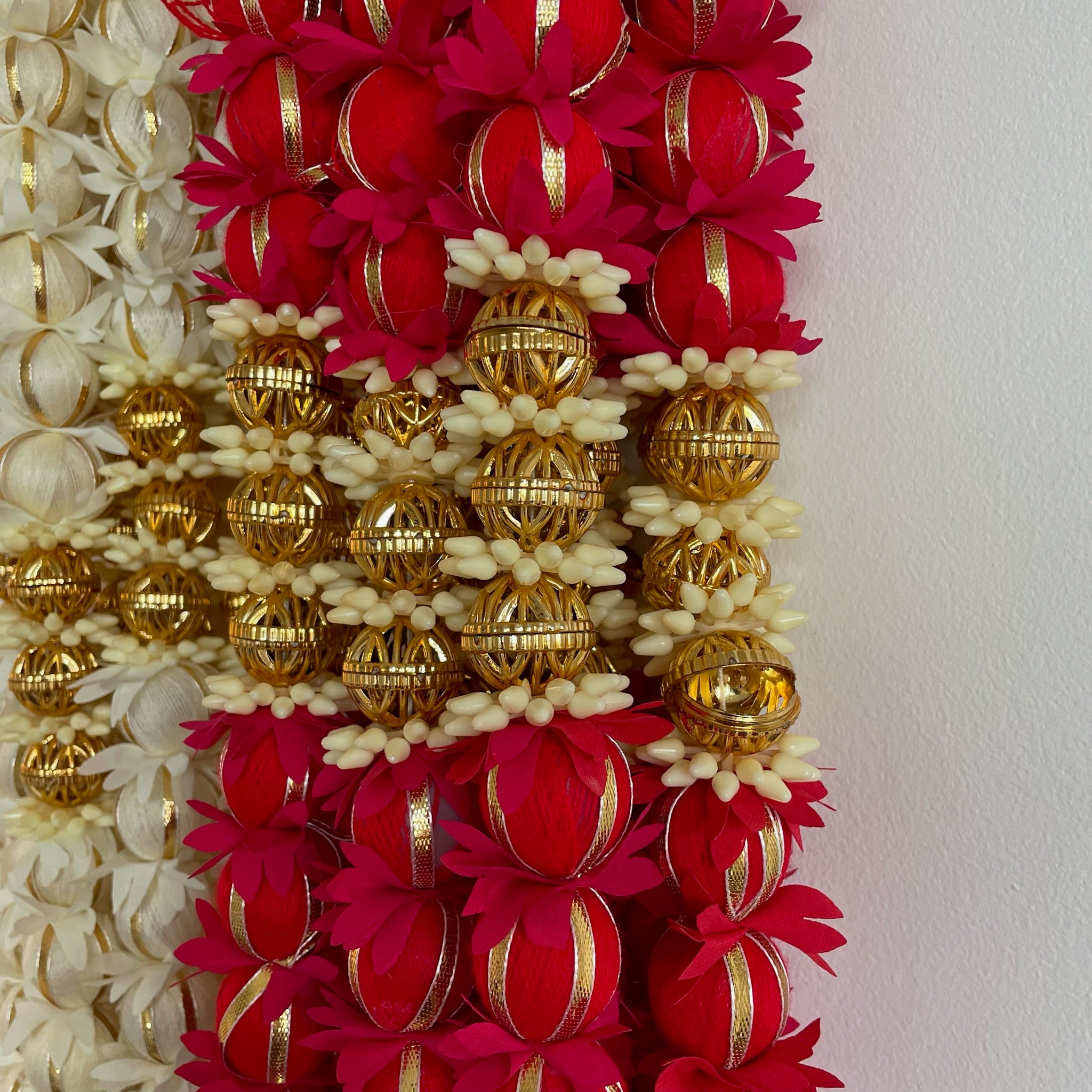 3.5ft Ball string garland with Bells