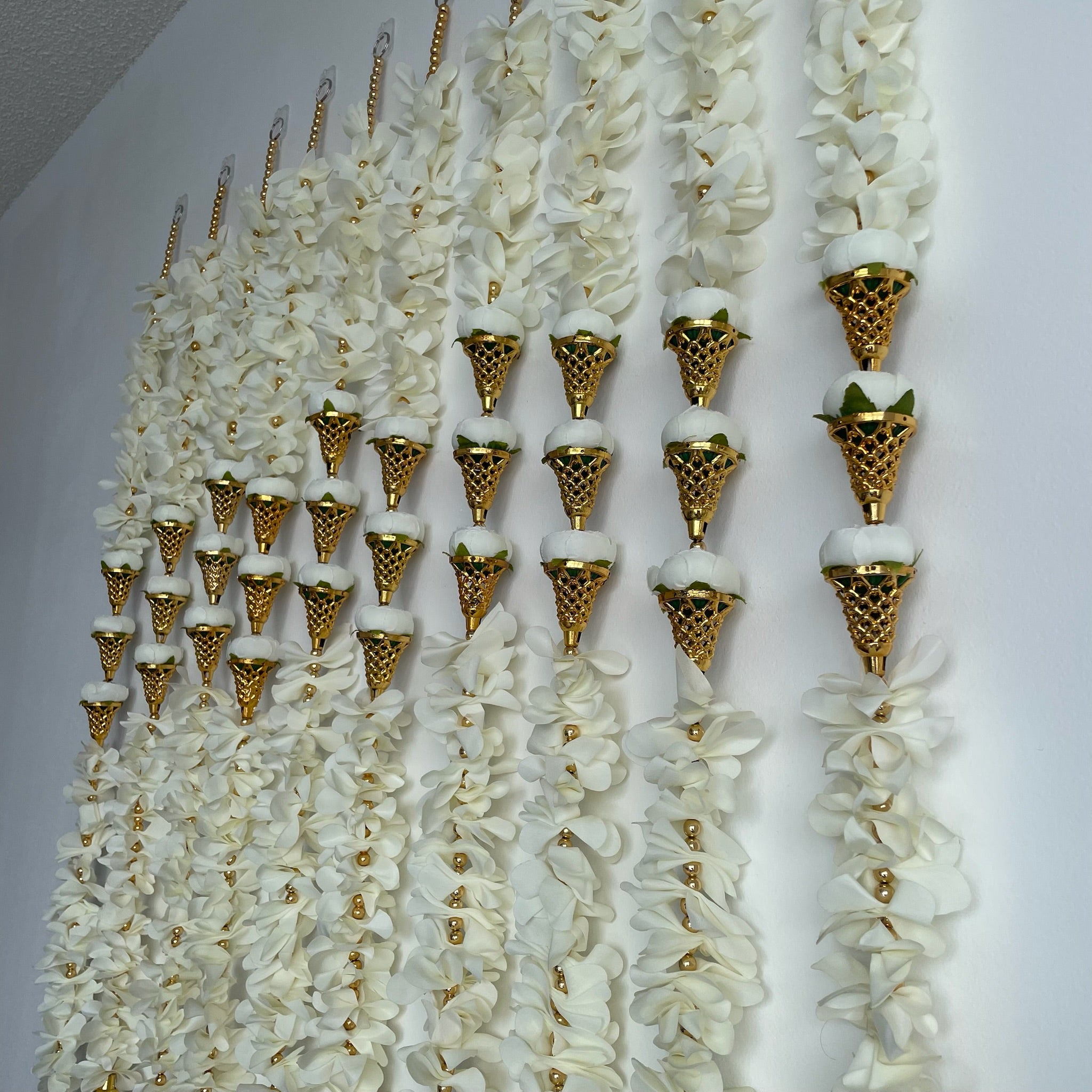 2.5ft white peony ice-cream cone hanging (white)