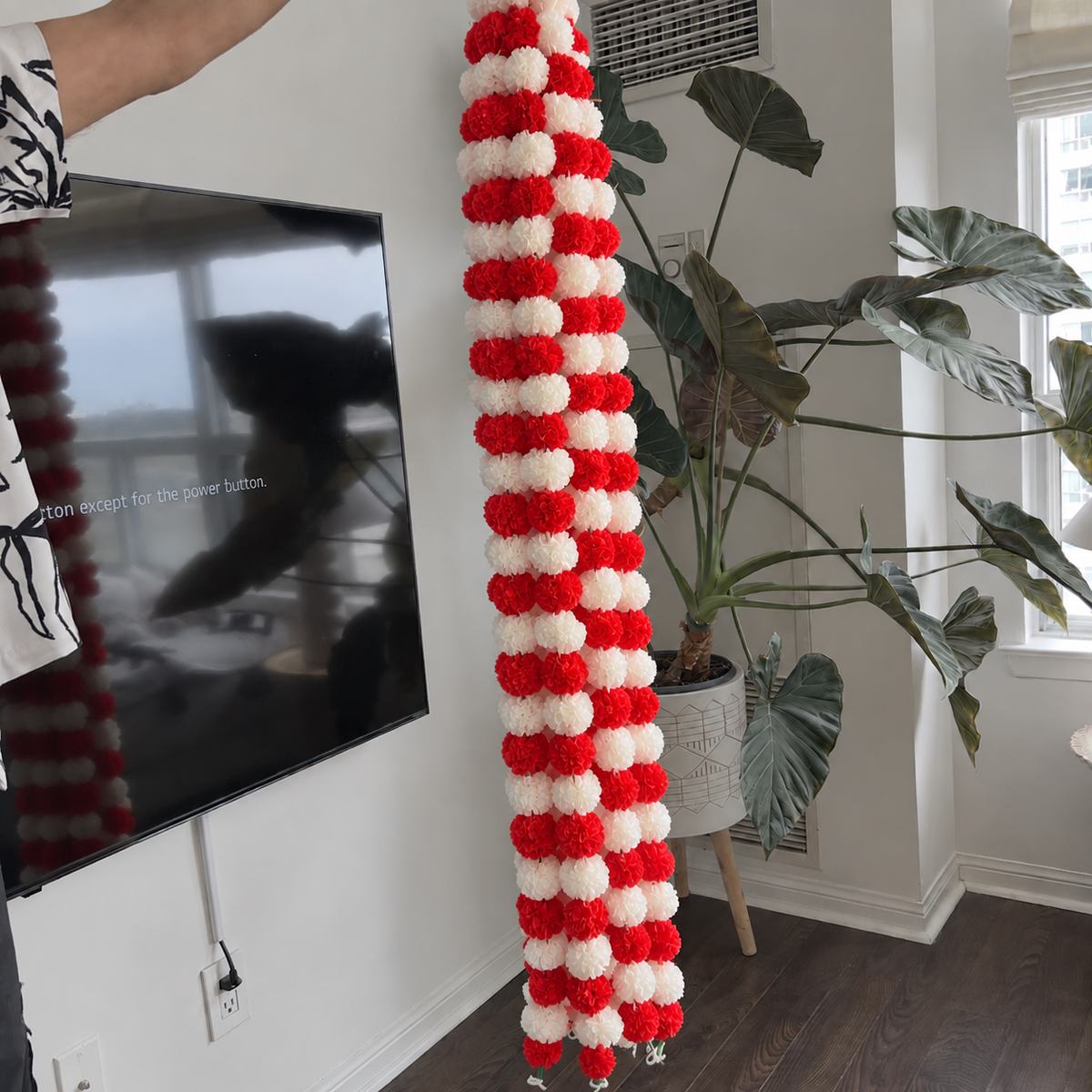 Marigold Flower Strings (White + Red)